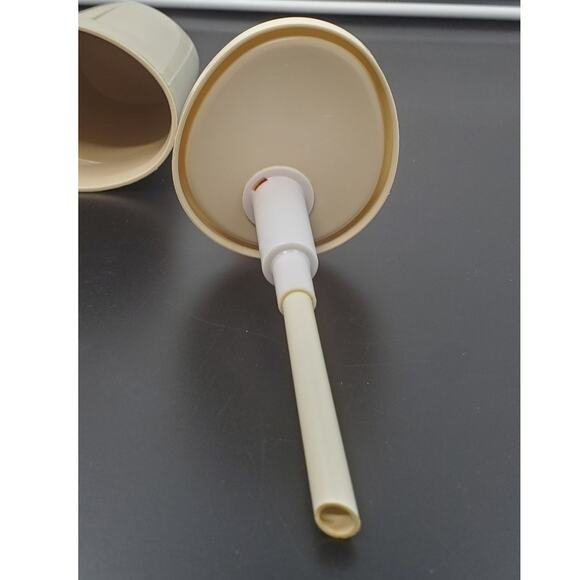 Vintage 70s Tupperware Mustard or Condiment Dispenser 1553, 640 Yellow Pump EUC - Picture 6 of 6